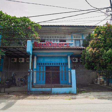 Hotel Reddoorz Near Margonda Raya à Depok Extérieur photo