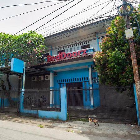 Hotel Reddoorz Near Margonda Raya à Depok Extérieur photo