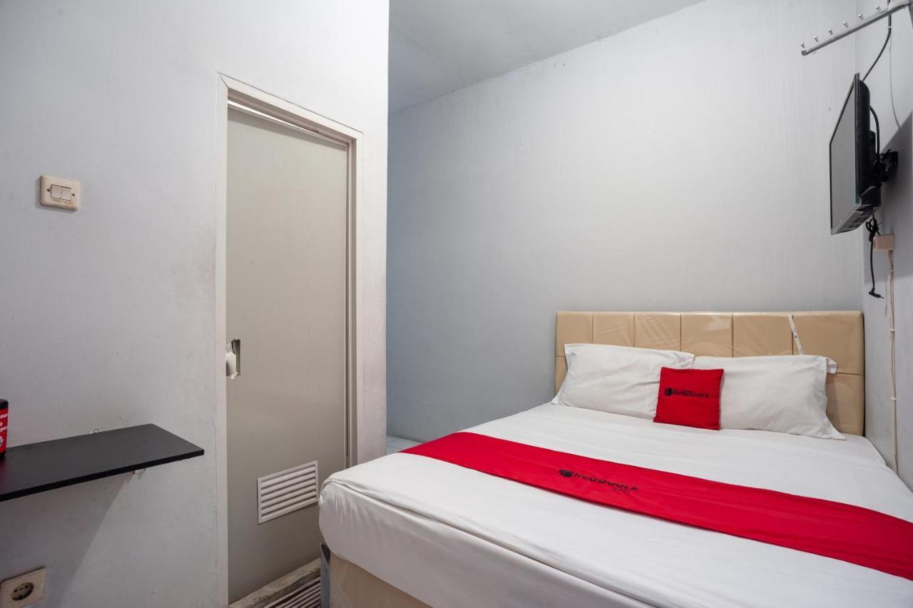 Hotel Reddoorz Near Margonda Raya à Depok Extérieur photo