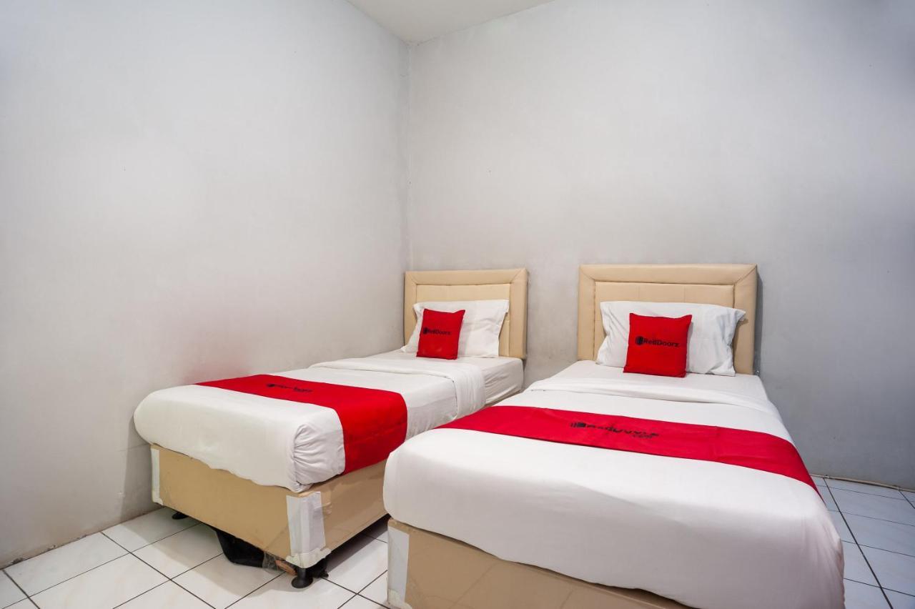 Hotel Reddoorz Near Margonda Raya à Depok Extérieur photo