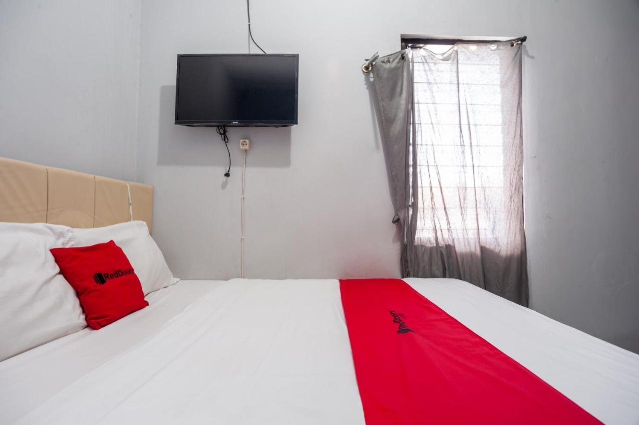 Hotel Reddoorz Near Margonda Raya à Depok Extérieur photo