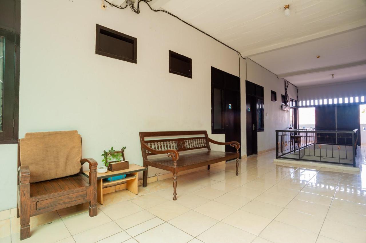 Hotel Reddoorz Near Margonda Raya à Depok Extérieur photo