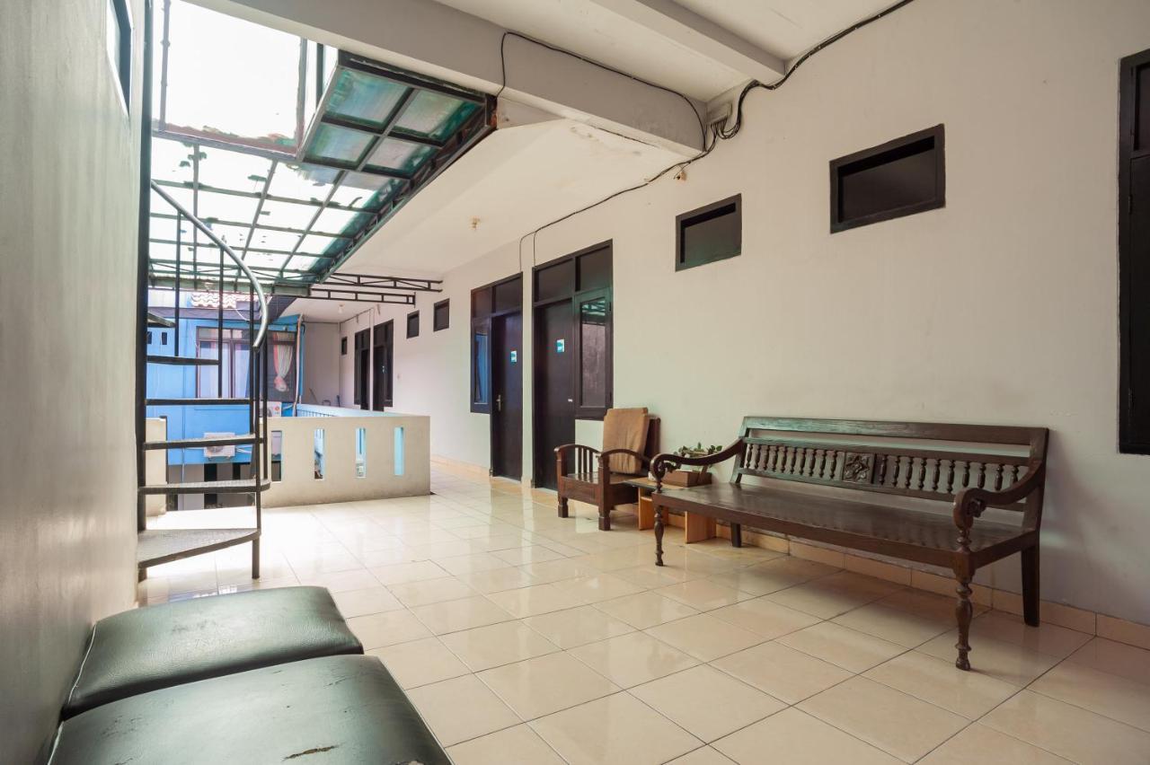 Hotel Reddoorz Near Margonda Raya à Depok Extérieur photo